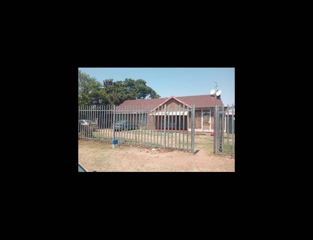 29 BEDROOM HOUSE FOR SALE IN KEMPTON PARK EXT 3